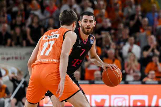 集中在两个 集中在两个