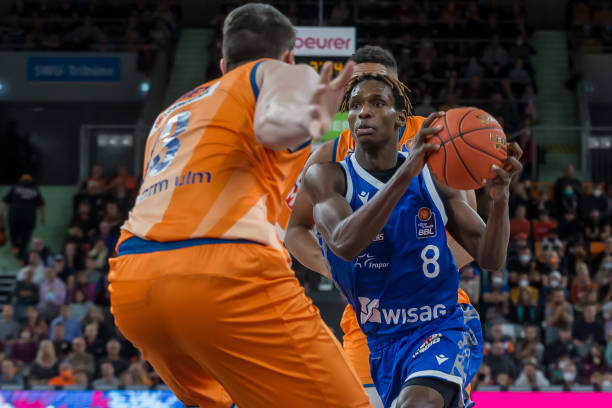 集中在两个 集中在两个